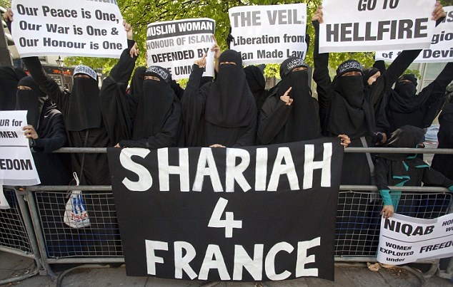 Мусульманин в Париже атаковал ножом прохожих